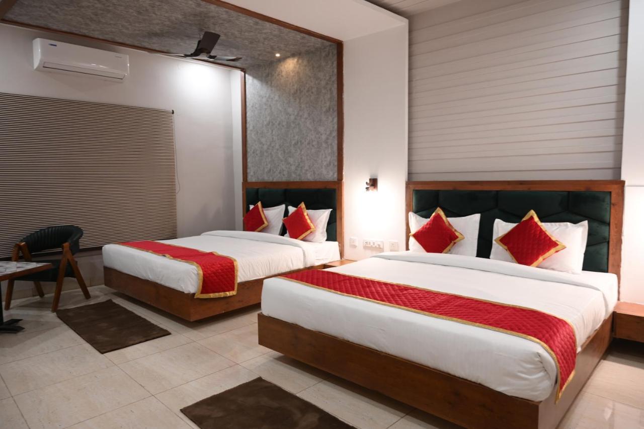 Hotel Singla Residency คางกรา ภายนอก รูปภาพ