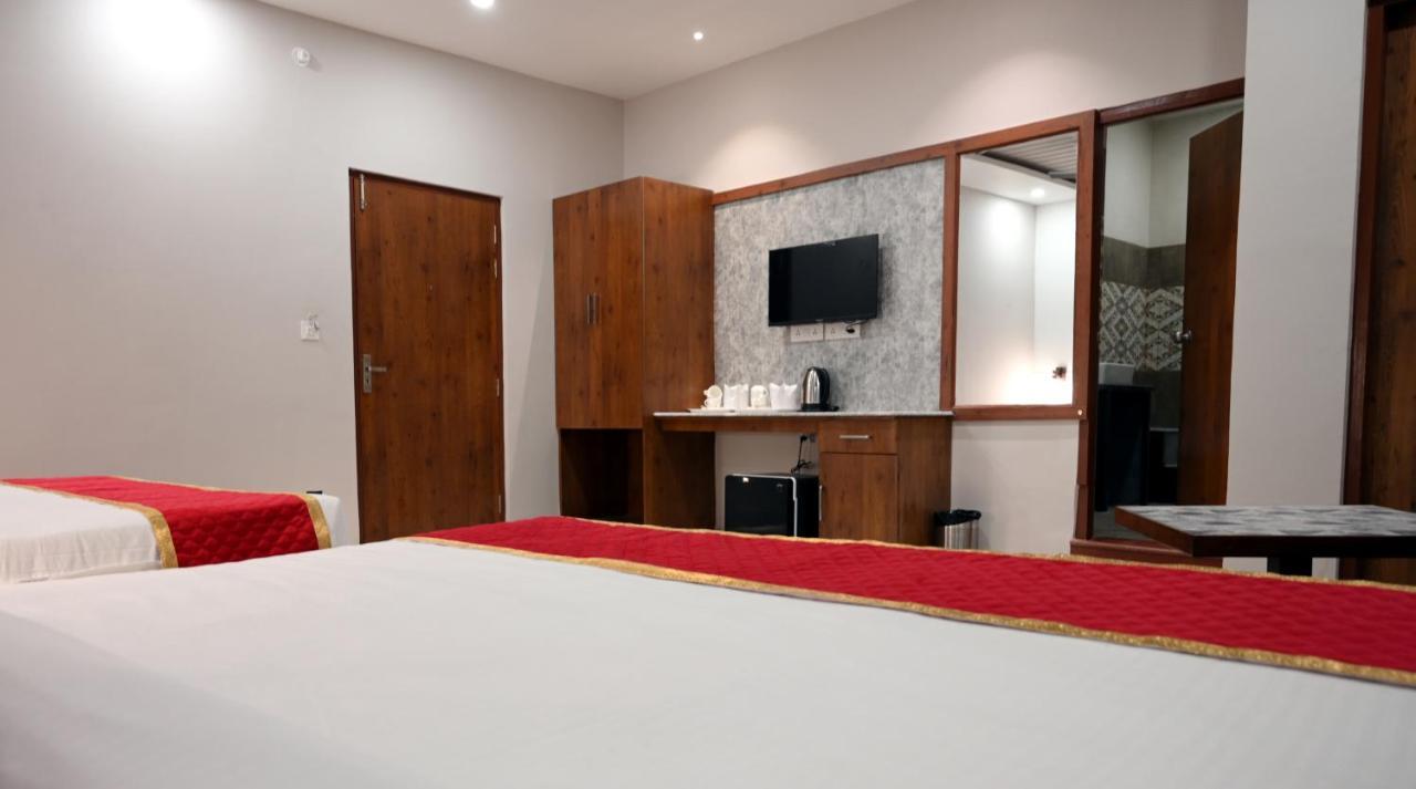 Hotel Singla Residency คางกรา ภายนอก รูปภาพ