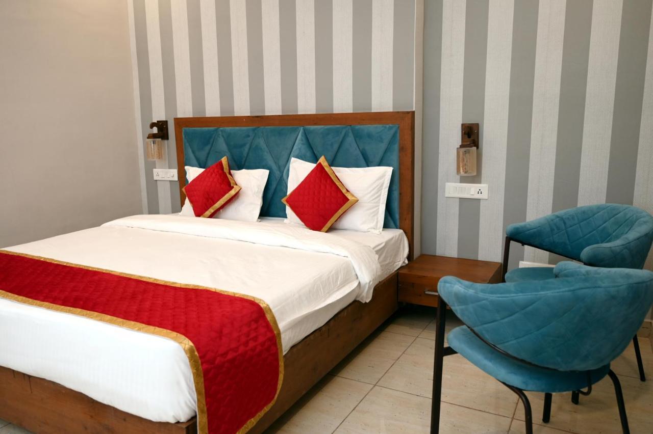 Hotel Singla Residency คางกรา ภายนอก รูปภาพ