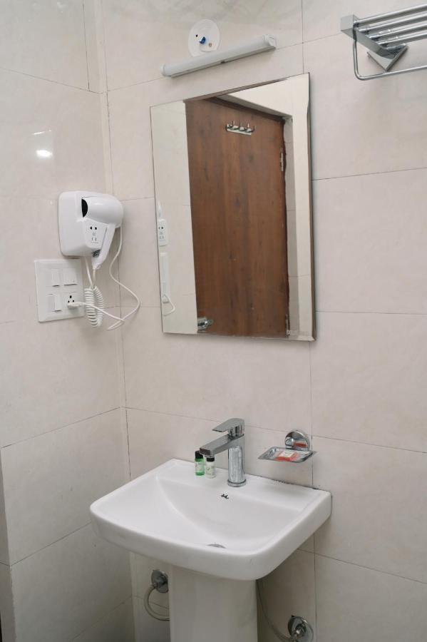 Hotel Singla Residency คางกรา ภายนอก รูปภาพ
