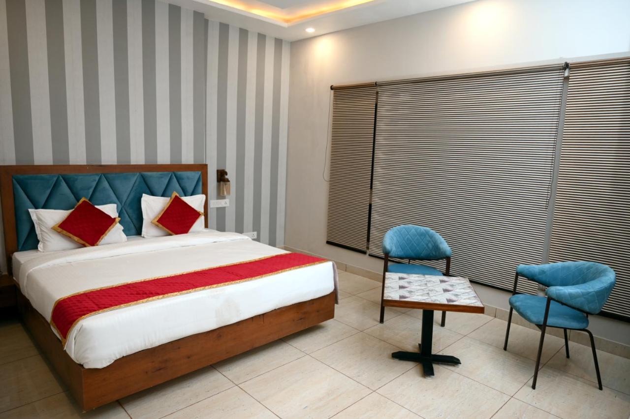 Hotel Singla Residency คางกรา ภายนอก รูปภาพ